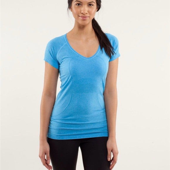 lululemon athletica Tops - NWOT Lululemon Athletica‎ Blue Fitted Short Sleeve Tee Size 6
